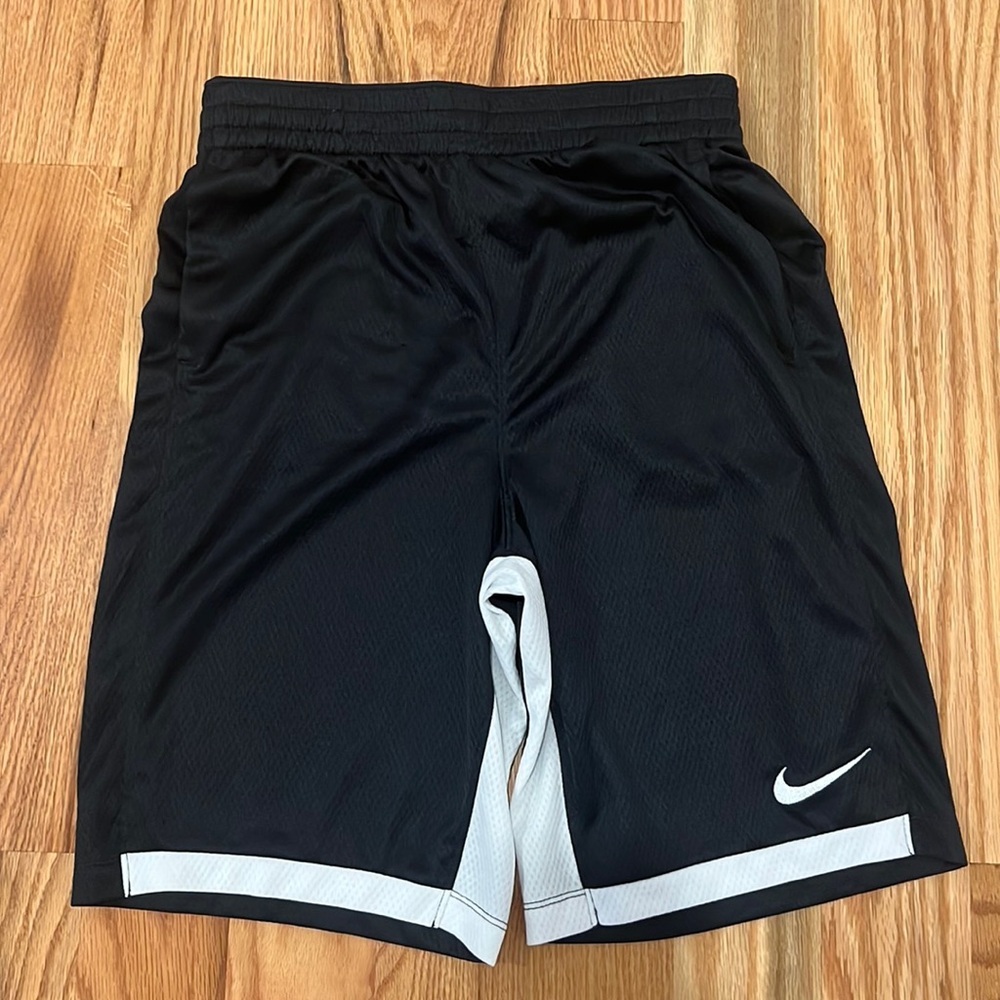 Boys Youth Dry-Fit Nike Shorts XL